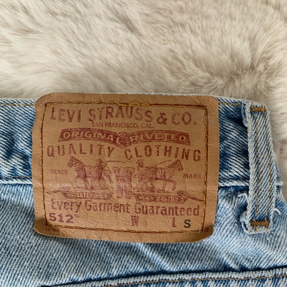 Light wash authentic  Levi Jeans . - Picture 3 of 7
